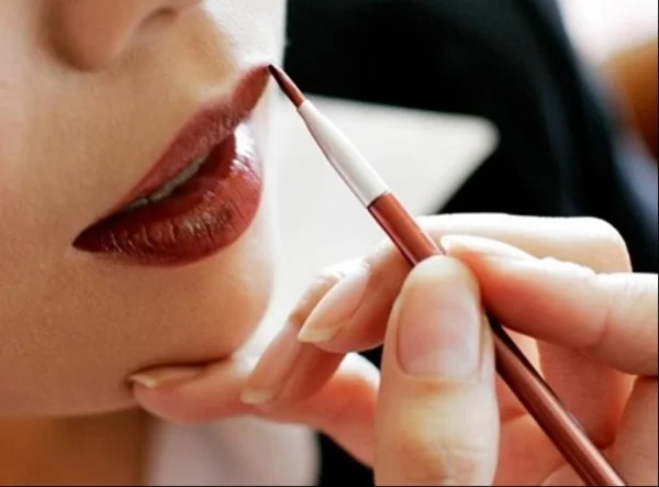 Makeup Artist One of America's Most Surprising 6-Figure Jobs!