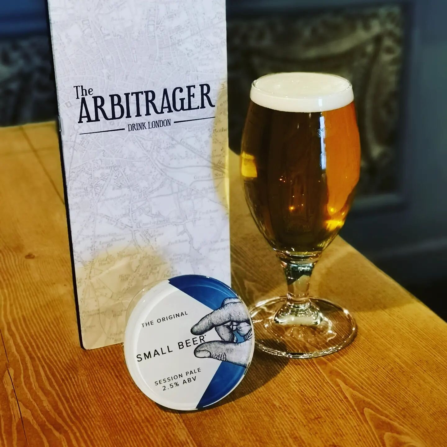 Pop in and enjoy this tasty session pale by @originalsmallbeer 🍻
.
Low abv but full of flavour 😋
.
#drinklondon #throgmortonstreet #drinklondonbeer #cityoflondon #perfectpint #livingfortheweek