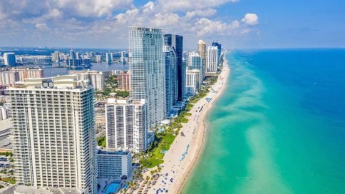 Miami-1-pu0dhwew2owov2xufo05pzume8ofs37m8z55cdw4gw.jpg
