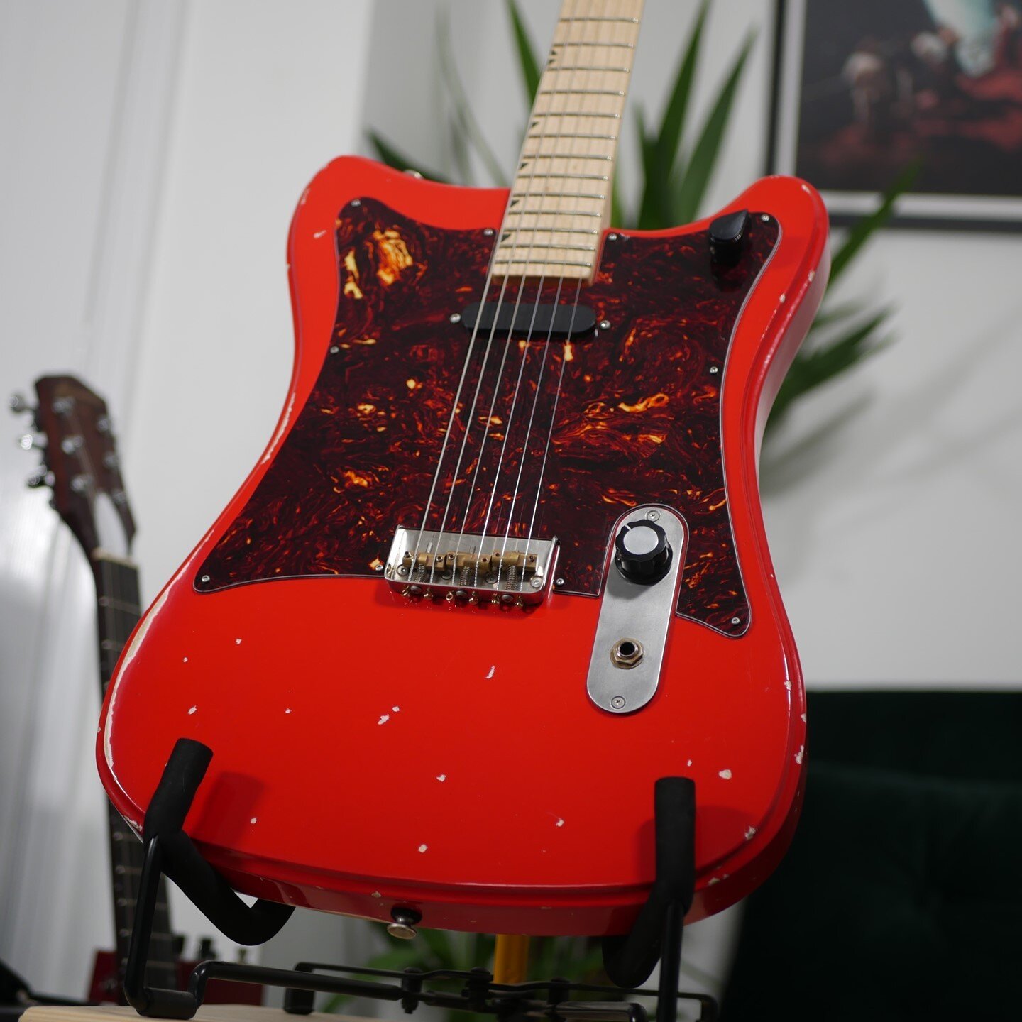 Where would you position the single pickup in your @fidelityguitars LITE model?⁠
____________________________________________⁠
#guitarist #guitarlove #fender #gibson #guitarsofinstagram  #guitarporn #rocknroll #instamusic #guitarplayer #geartalk #kno