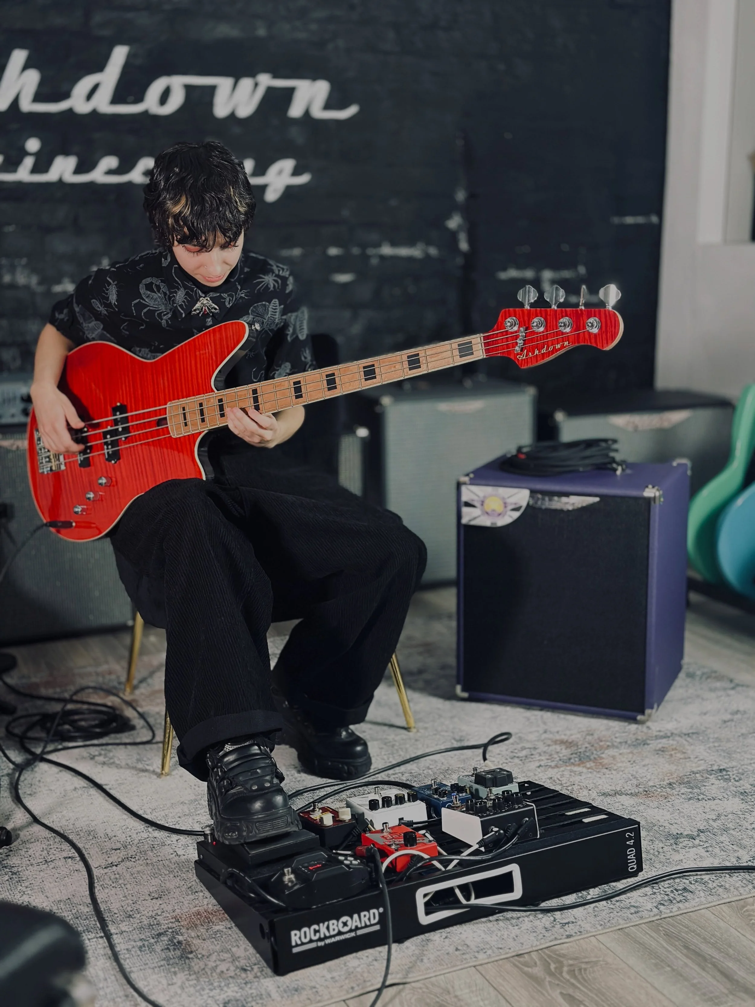 A day spent listening to these two excellent bassists at @ashdownamps HQ!

#spotthevu #bassist #newbassday