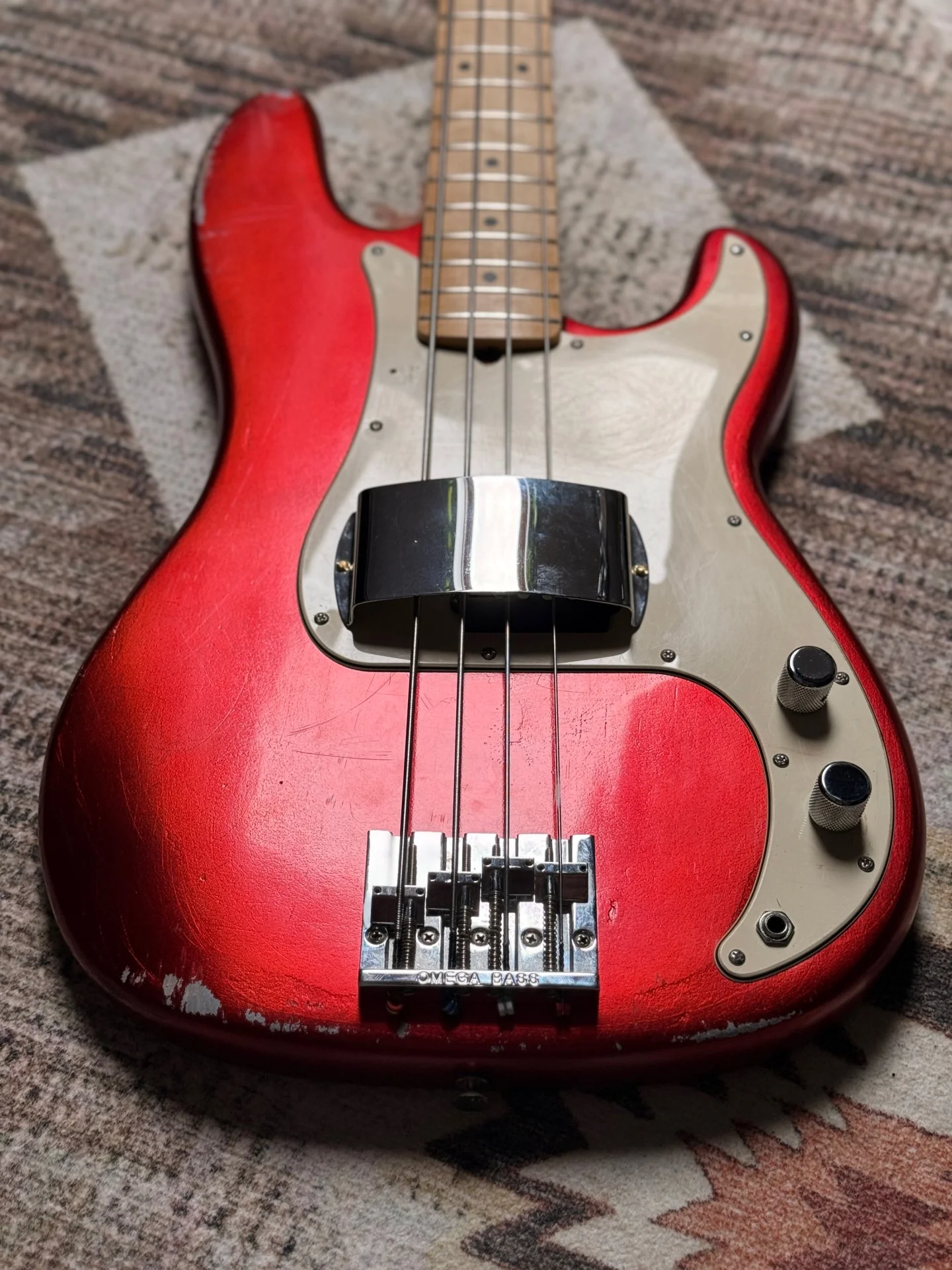 Built a new bass from a spare neck and an old Affinity body with Tokai pickups and random old hardware!

 #bassguitars #guitarpodcast
