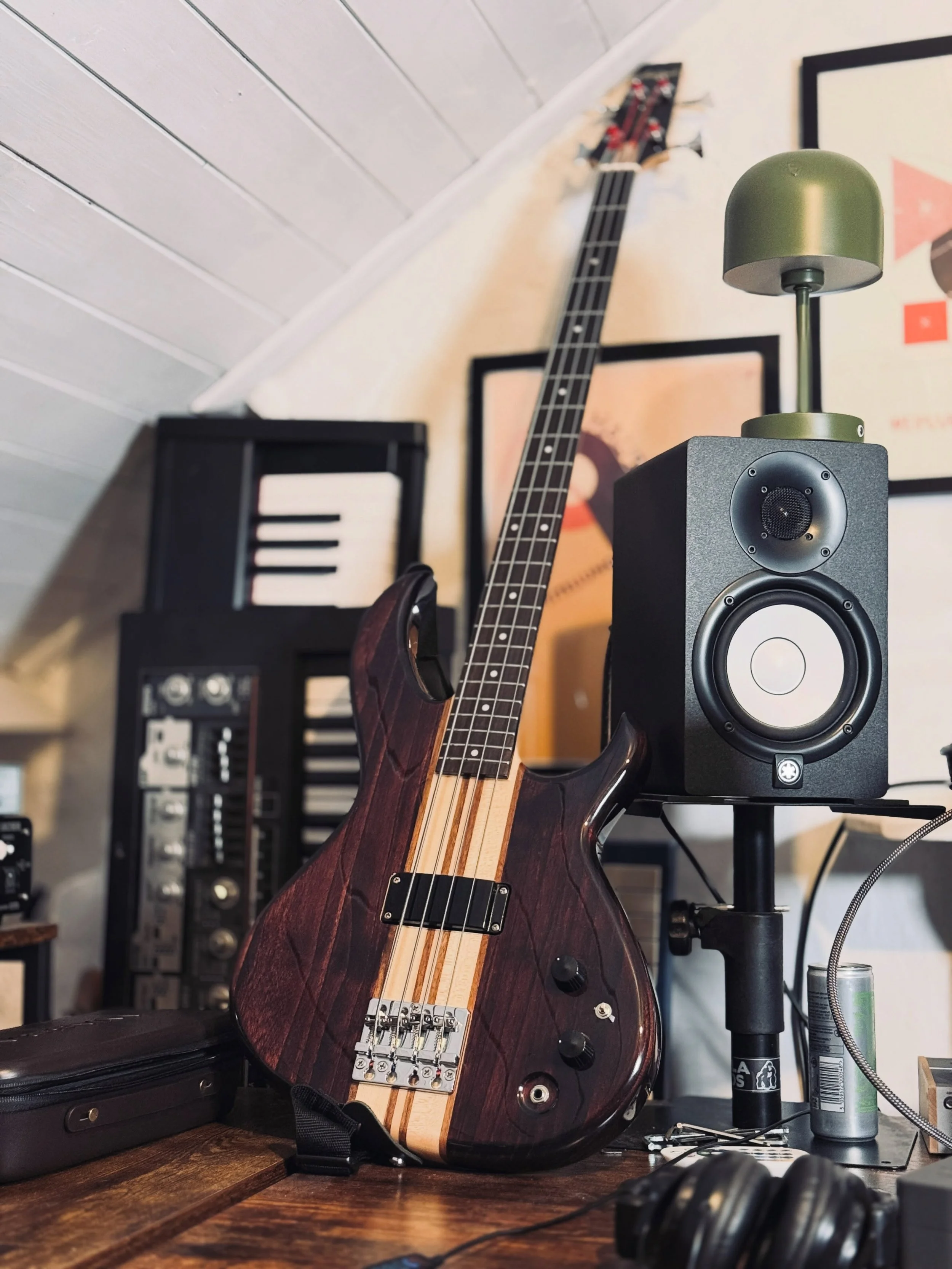 My favourite new/old thing! An @ariaguitars SB-700! Classic, super late70&rsquo;s/80&rsquo;s looking and extremely totally unique!

#ariaproⅱ #newbassday #bassguitars