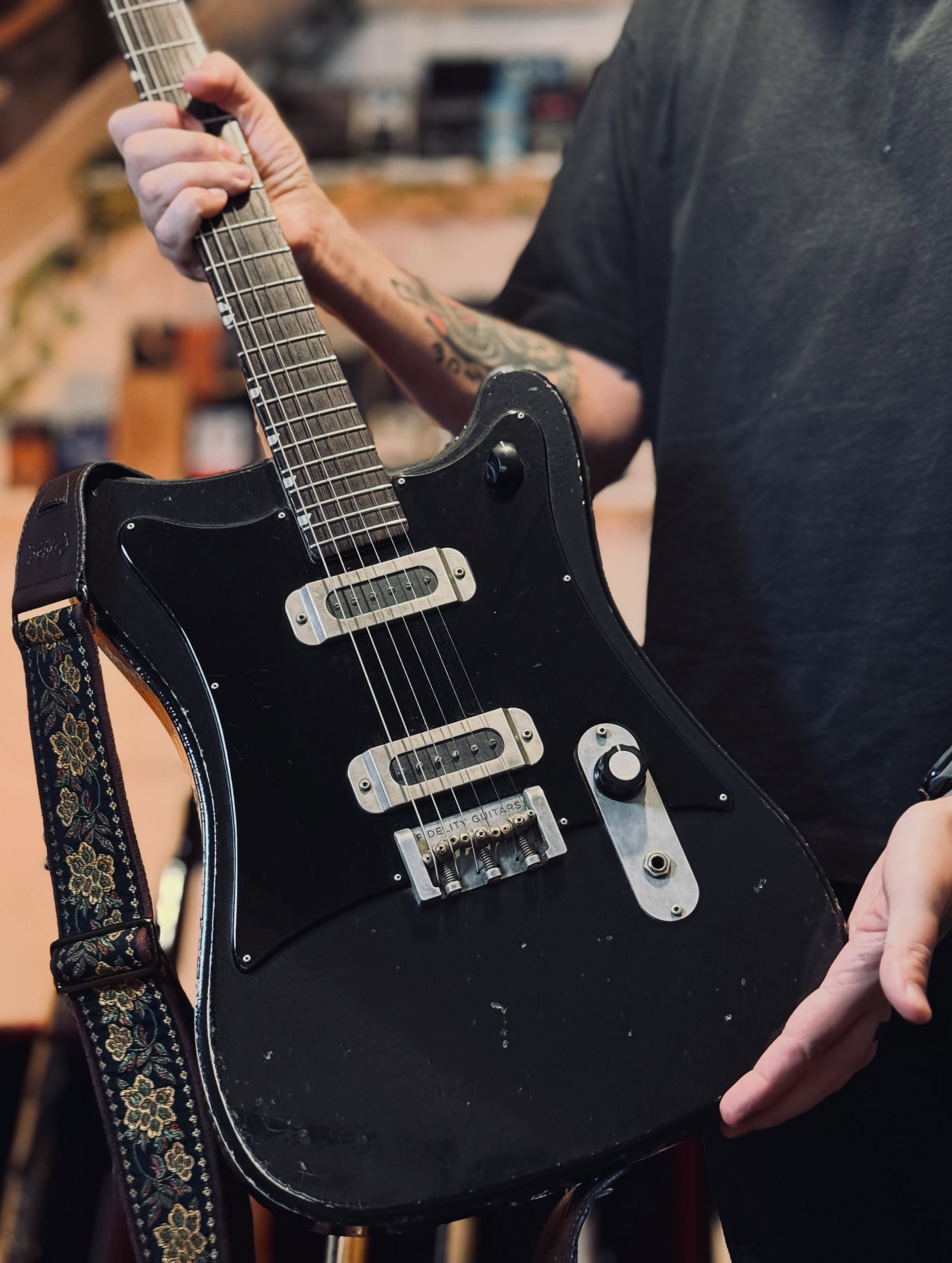 My gorgeous @fidelityguitars Stellarosa! Loaded with @mojopickups Simeto style series single coils!

#newguitarday #guitarpodcast #guitars