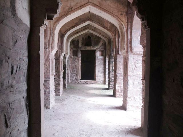Bhangarh Fort (1).jpg