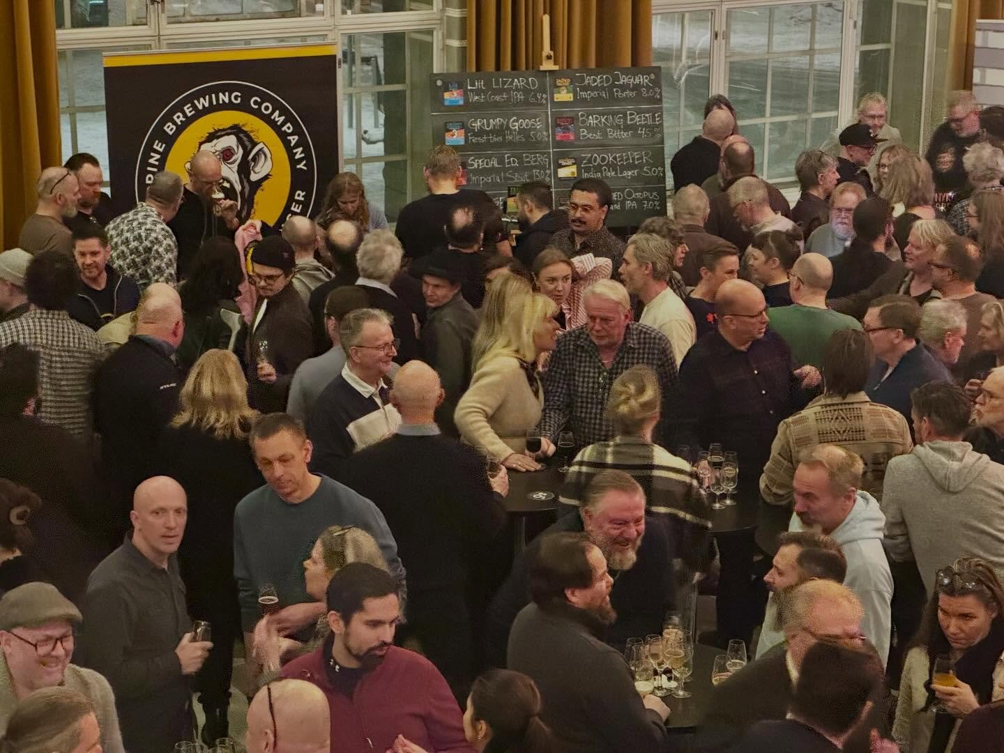 Ig&aring;r drog vi vidare till Brygghuset vid Odenplan f&ouml;r Jankopoddens &ouml;lfestival 🍻. Jesper och CC gjorde v&aring;gen f&ouml;r kommande poddavsnitt i Beerbubble! 

Fantastisk festival - Fantastiska bryggerier! Och sj&auml;lvklart Peter oc