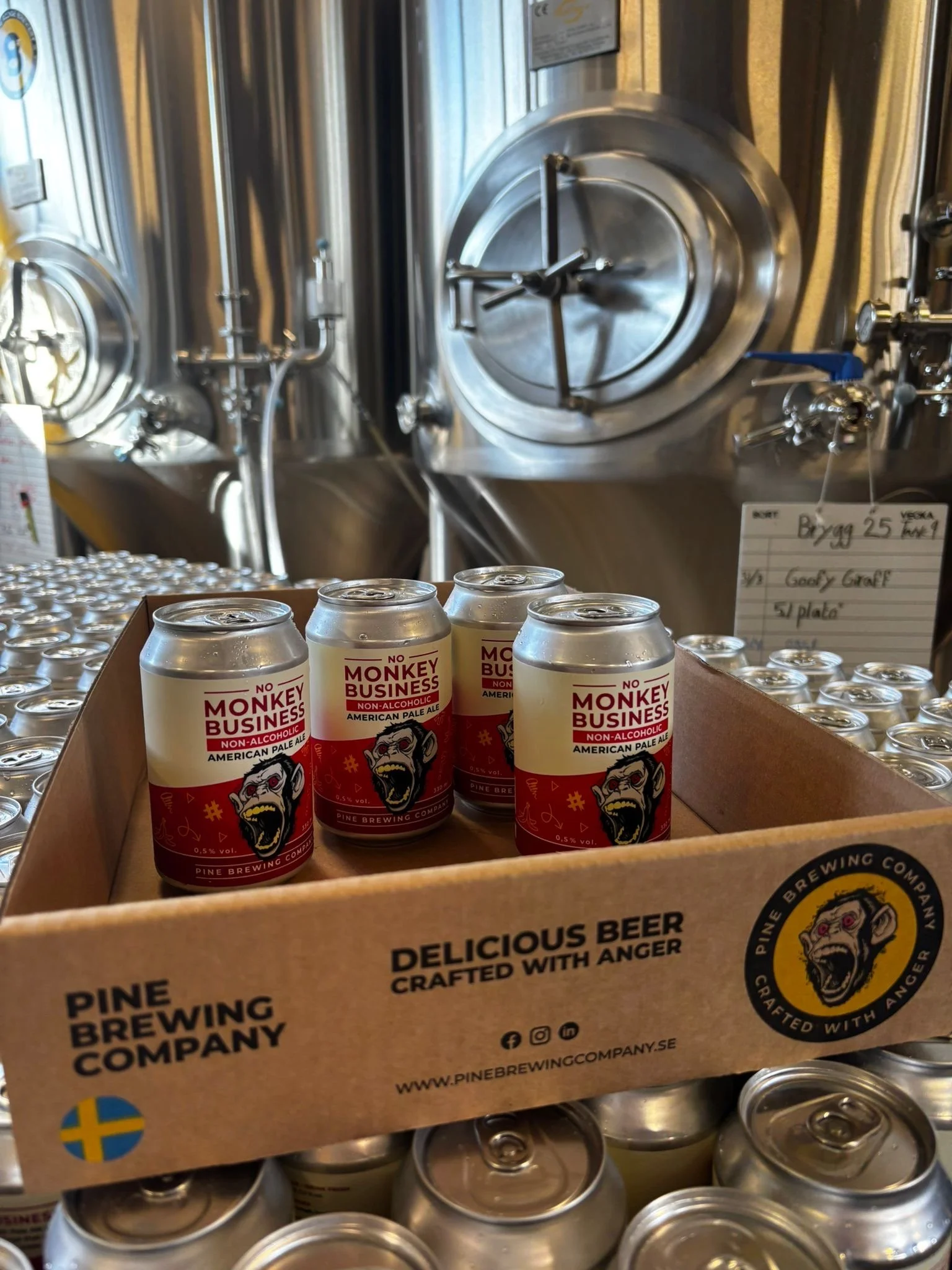 🍻 Idag har vi tappat No Monkey Business Non-Alcoholic American Pale Ale!
En alkoholfri APA som &auml;r frisk, humlearomatisk och full av smak! 🔥

Apan &auml;r en del av v&aring;rt alkoholfria sortiment tillsammans med en Modern Lager och en Classic