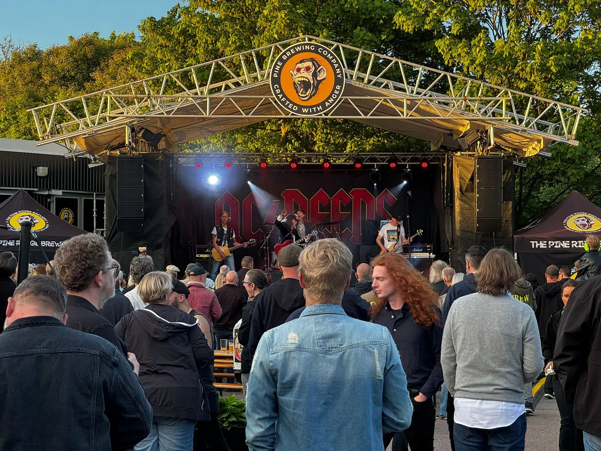 🤘☀️ Ett j&auml;ttestort tack till alla g&auml;ster som f&ouml;rgyllde Icons of Rock! Vilken h&auml;rlig folkfest vi fick tillsammans i skinande sol! 🎸🍻

Tack ocks&aring; till arrang&ouml;rerna, ljudteknikerna, personalen, vakterna och alla andra s