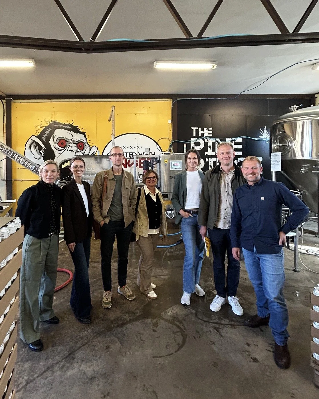 Ig&aring;r hade vi gl&auml;djen att ta emot kommunledningen i Falkenberg och visa dem Pine Brewing Company p&aring; riktigt &ndash; vilka vi &auml;r, resan vi har gjort hittills och framf&ouml;r allt v&aring;ra planer f&ouml;r framtiden! 🚀

Det &aum