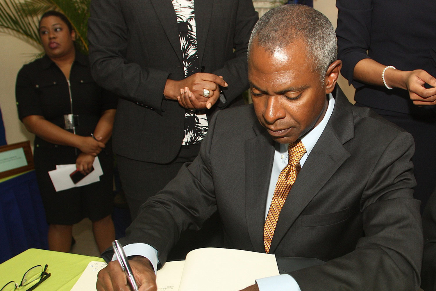 Mitsubishi-led consortium makes US$1B investment