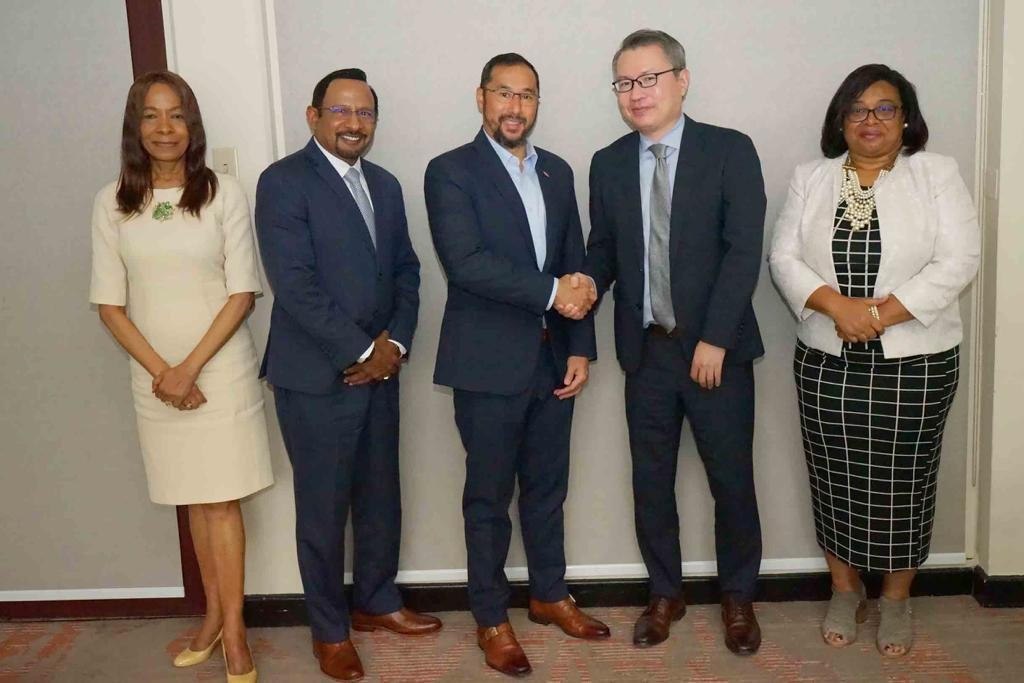 Minister Young meets with Marubeni