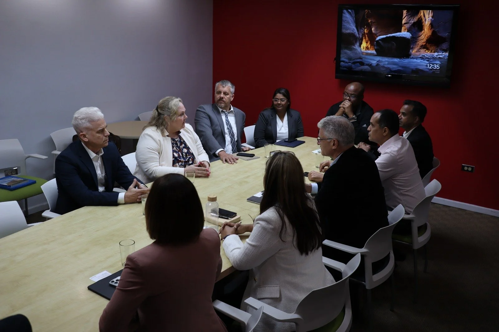 US Embassy officials meet with Energy Chamber  