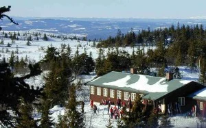 Rausteinshytta. Les mer om Toten Troll på deres hjemmesider