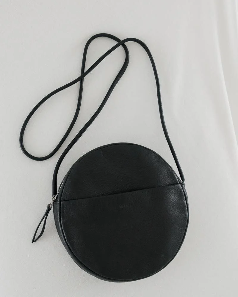 Circle_Purse_Leather_Black-01_51d3ec1a-1aca-40e6-9394-5ab4830baf07_800x1000_crop_center.progressive.jpg