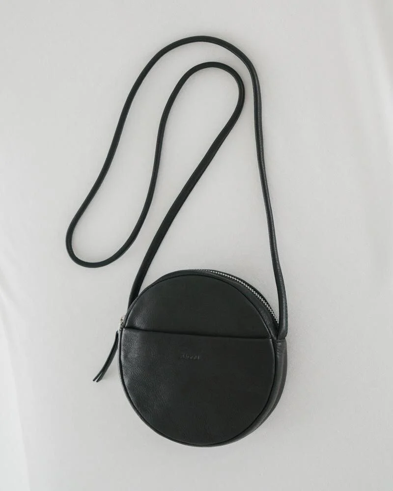 Mini_Circle_Purse_Leather_Black-01_e6ecdd4e-002e-4c8c-8030-ea1e6cd676a8_800x1000_crop_center.progressive.jpg