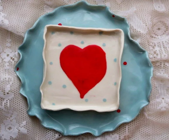 Single+blue+ruffled+plate+with+square+heart.jpg