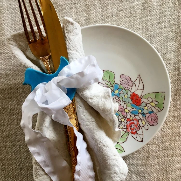 blue+bird+napkin+ring+with+wildflower+plate.jpg