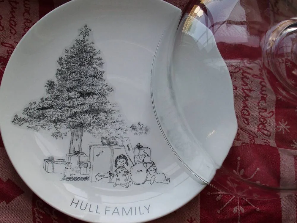 Presents+cake+plate+and+dome+with+tea+towel.jpg