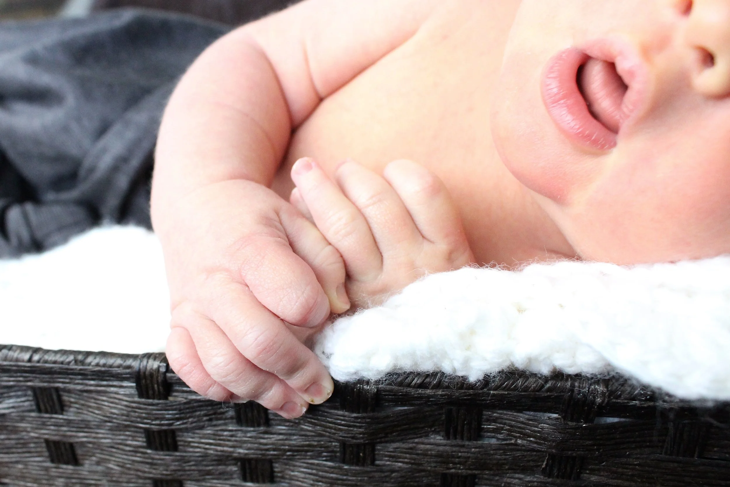 Love those little fingers and that tiny mouth
