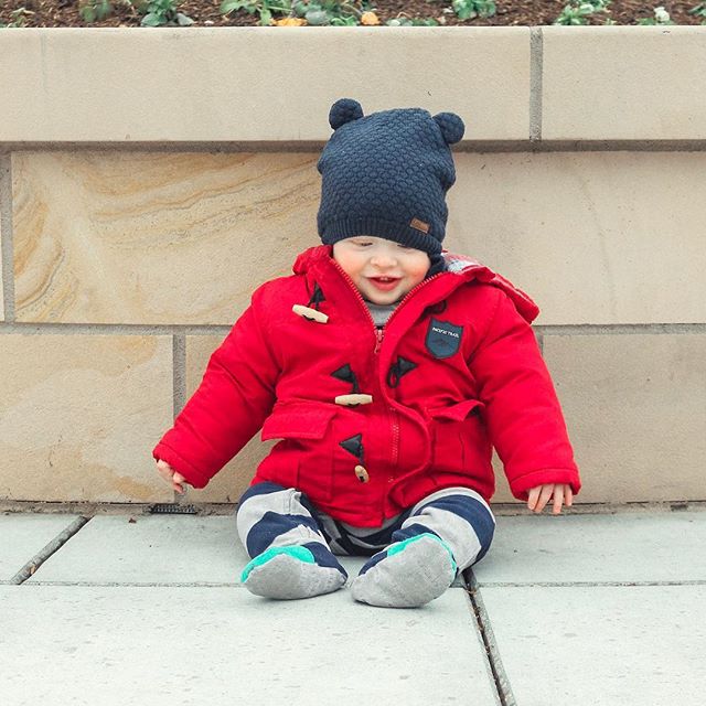 I wanted to practice taking pictures in the sun today but weather had a different plan and it was super cloudy with no sun to be found! 😬 Funny how life works sometimes eh? At least these kids are still precious no matter the lighting 😂❤️