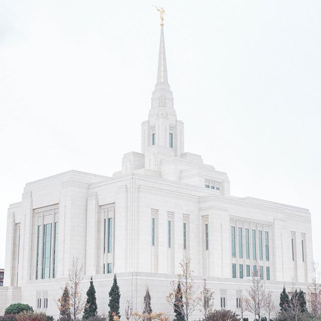 Today my heart is full of gratitude for this beautiful place. I was able to shoot a wedding here two weeks ago (@chelsiemccartyphotography) and I&rsquo;ll just never get over the feelings of peace and love and joy that emanate from the temple. What a