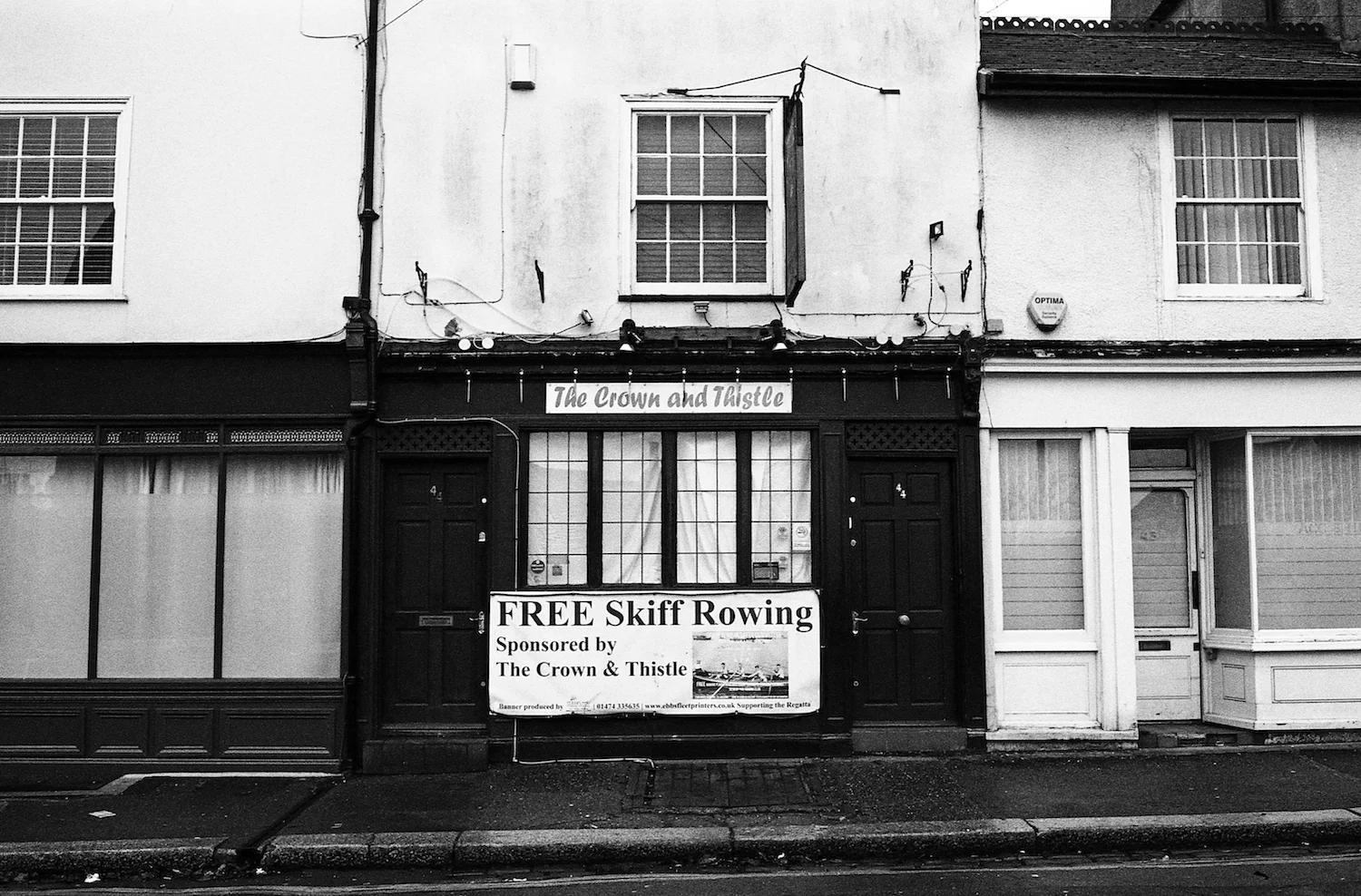 the-crown-and-thistle-gravesend.jpg