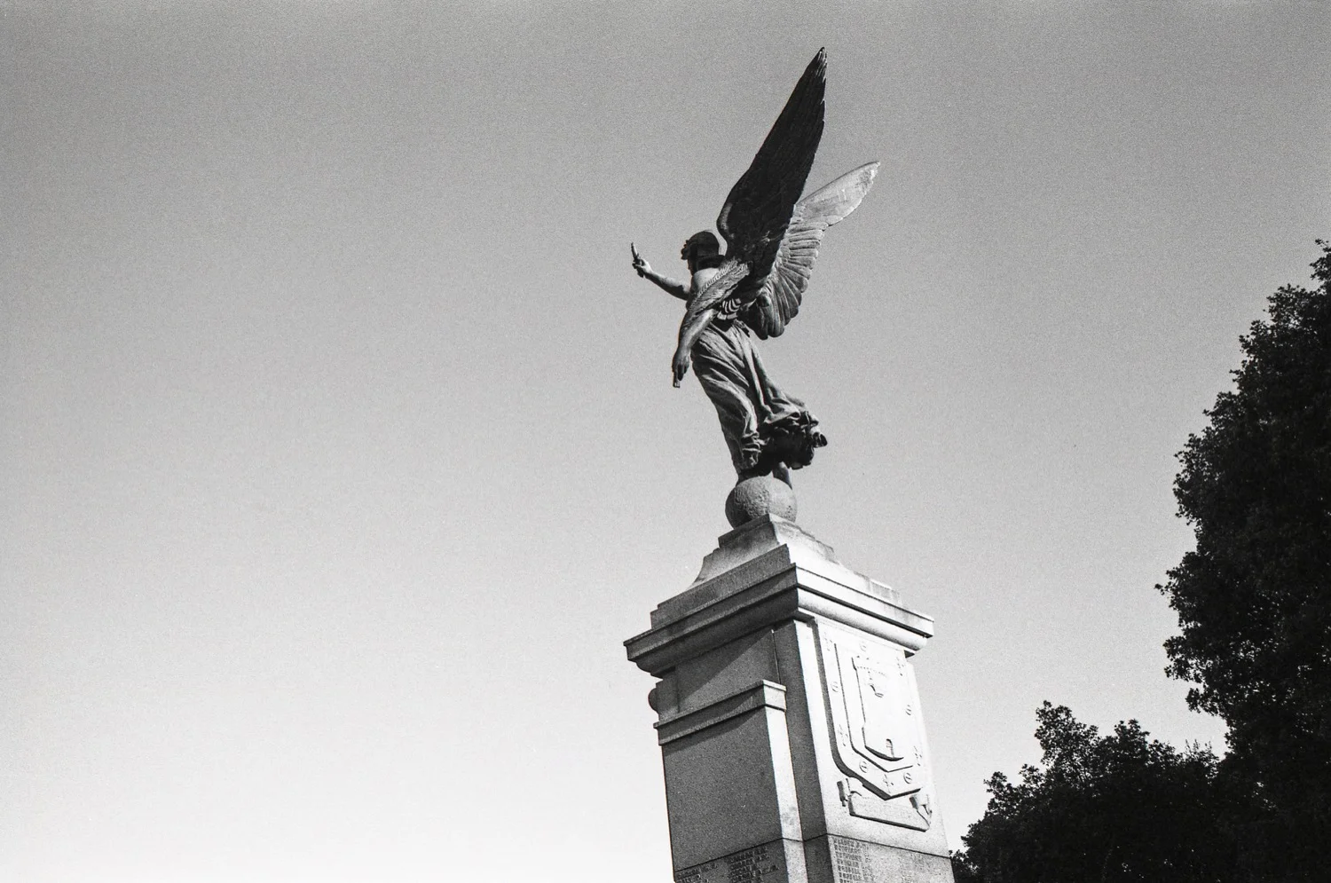 war-memorial-gravesend.jpg