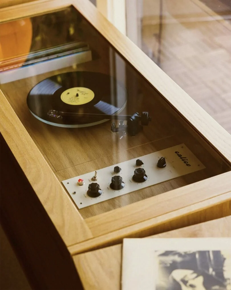 Calico-HiFi-Console-00-810x1016.jpg