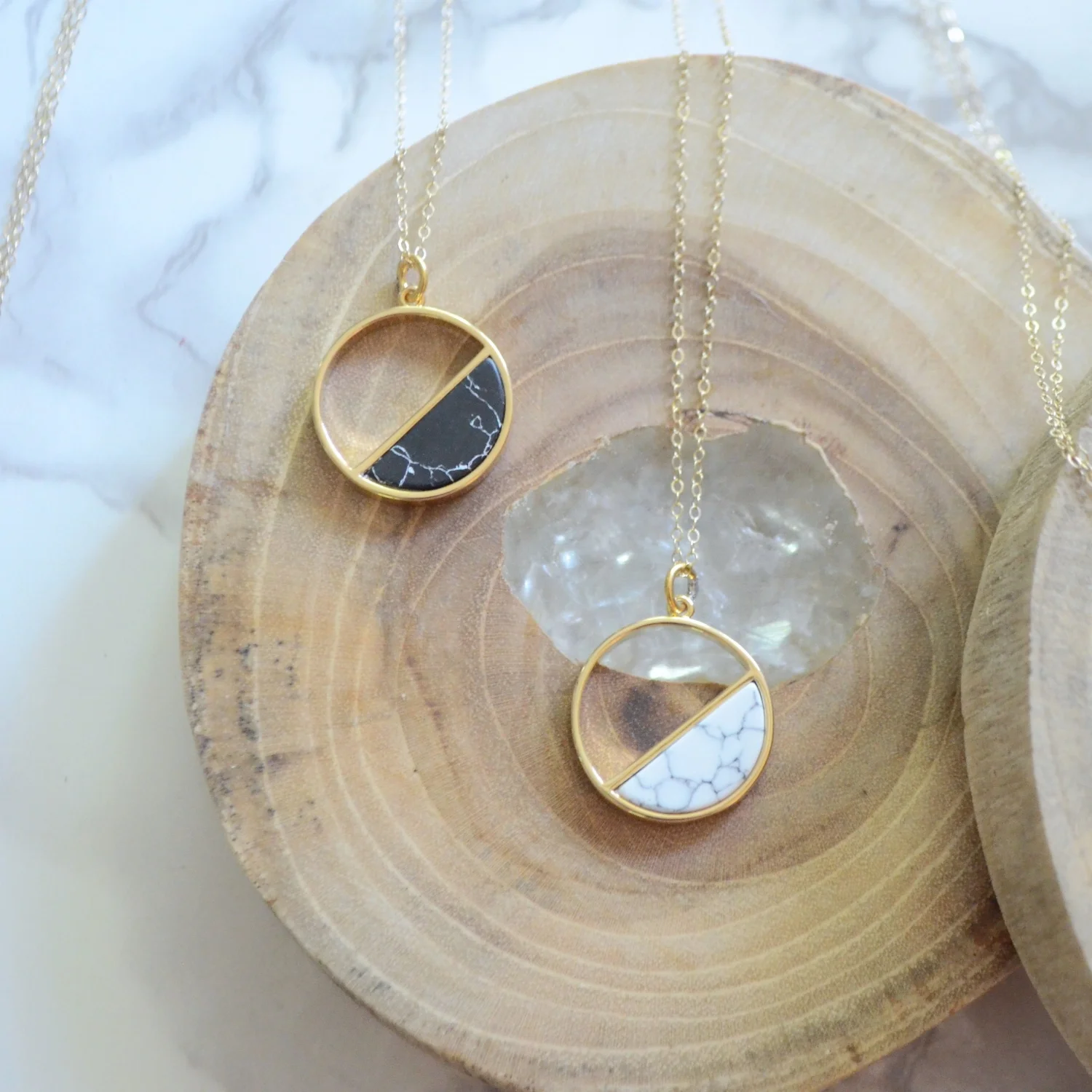 Half Full Marbled Circle Midi Necklace