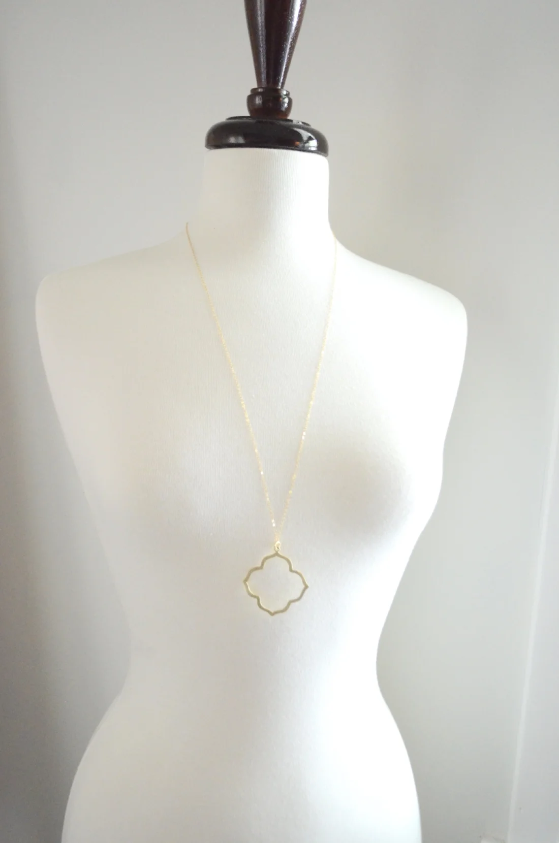 Minimalist Quatrefoil Pendant Necklace