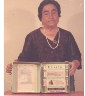 In 1949, Ángela Ruiz Robles , a teacher from León, Spain, patented the Enciclopedia Mecánica .