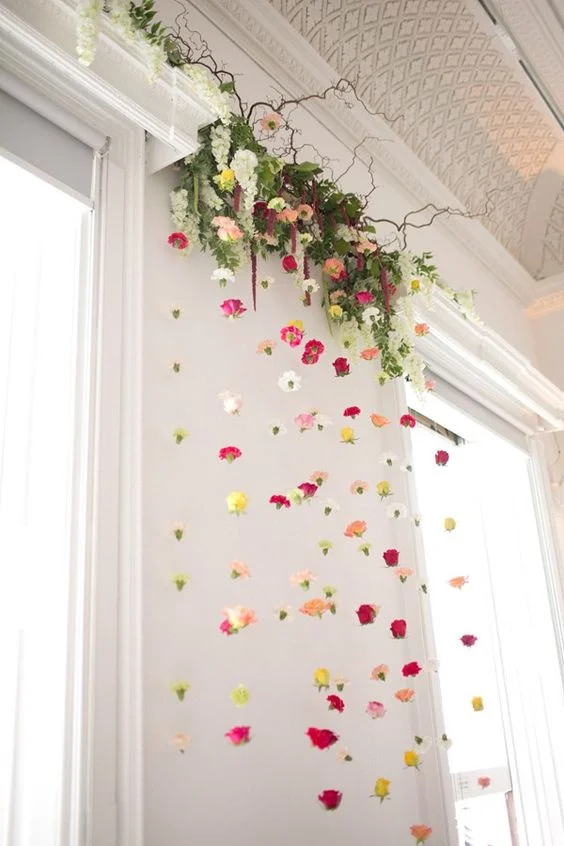 15 Lovely Hanging Flower Backdrop Ideas — the bohemian wedding