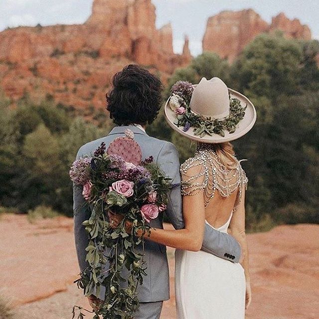 What's more badass...this bride's amazing floral hat and dress...or having a cactus bouquet in the desert?! You decide! #couplegoals Inspiration via @jordanvoth and @misshayleypaige dress 🌵 .
.
.
#bohowedding #bohemianwedding #brideandgroom #wedding