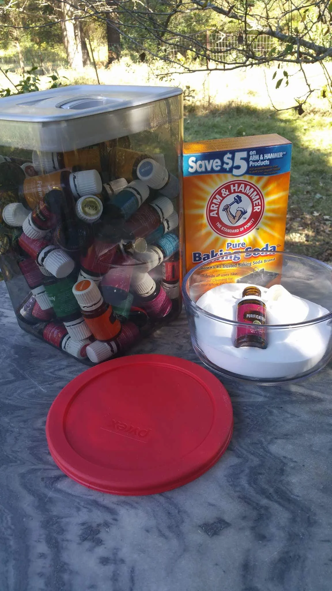 These bottles are good to the last drop! Don't miss even one with this awesome (and easy) natural cleaning hack. 