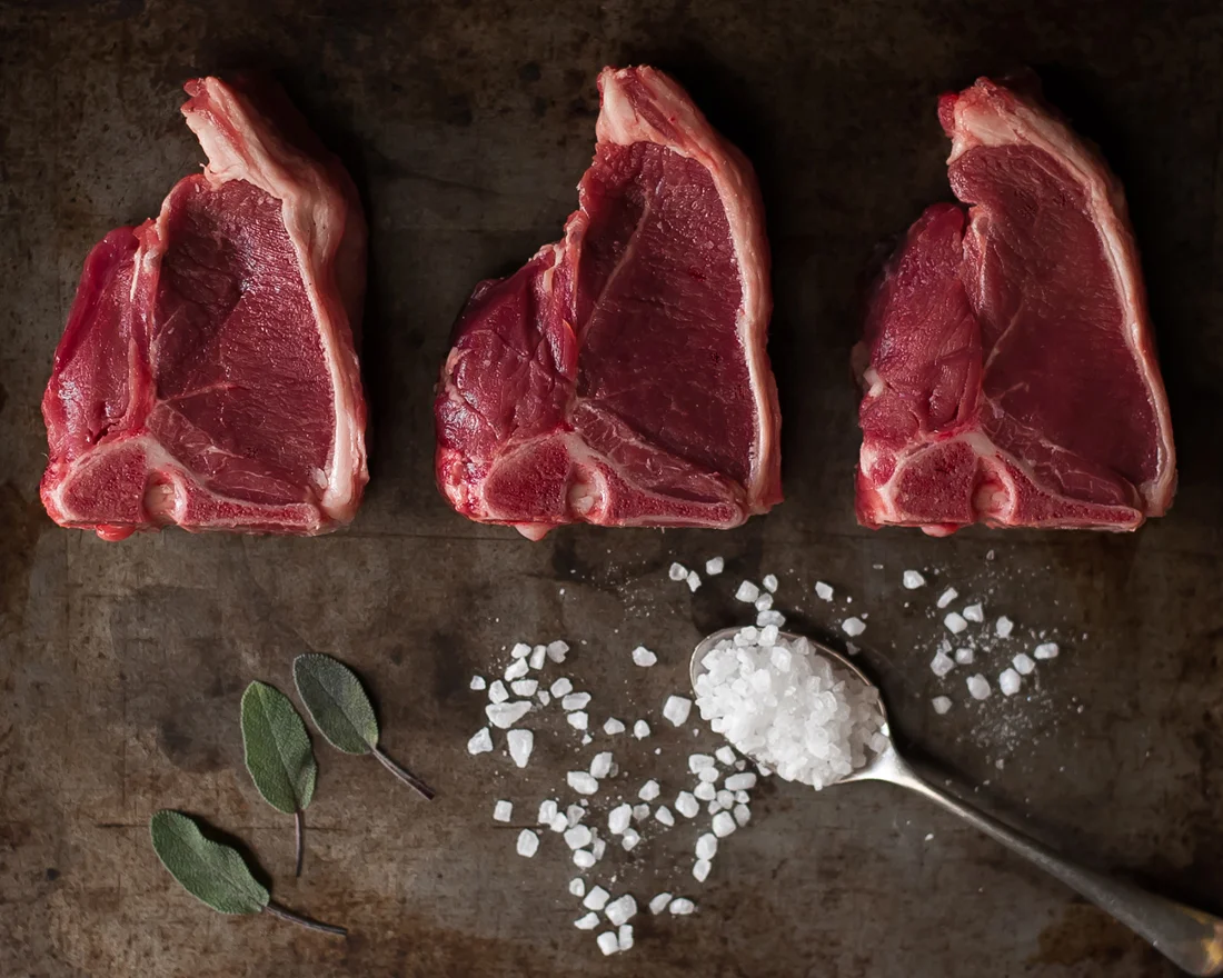 Florence-Charvin-photographer-meat-lamb-cuts-cutlets-styled-elegant.jpg
