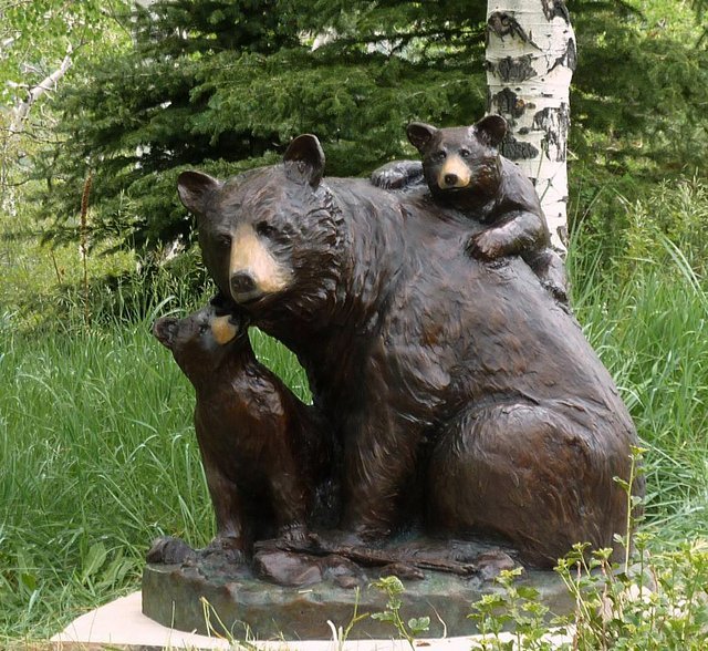 Bears-in-Vail-900.jpg