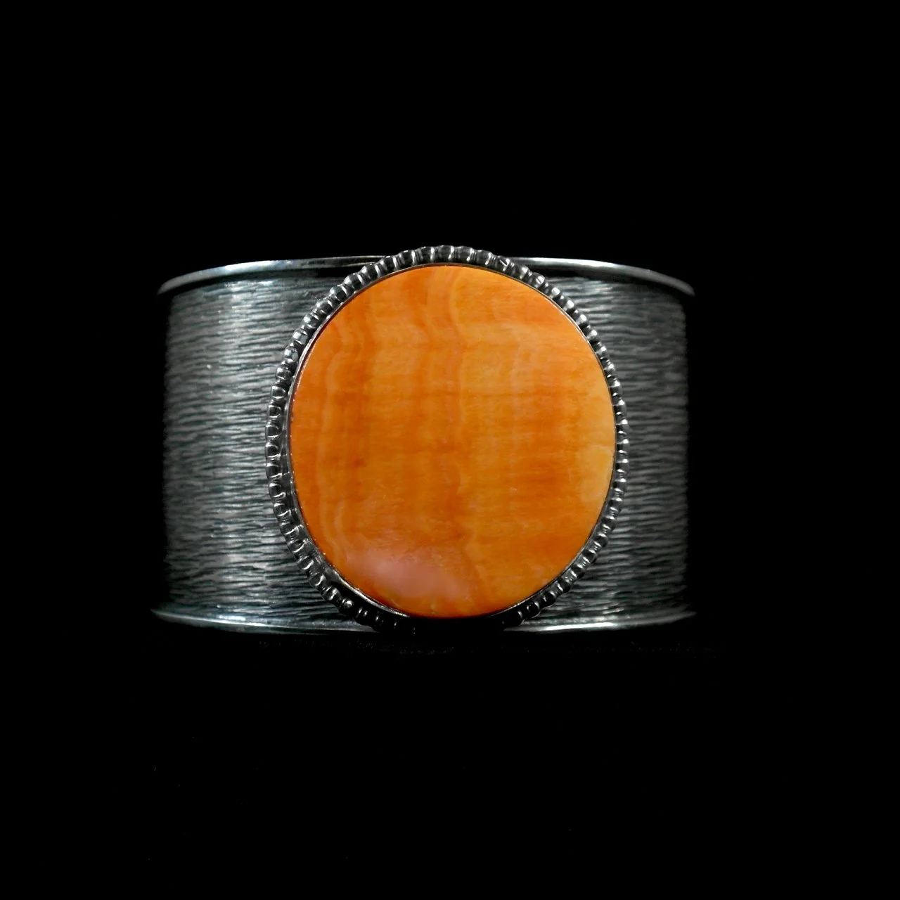 60-812 Juan Willie SS Spiny Shell Oyster Cuff $1550.jpg