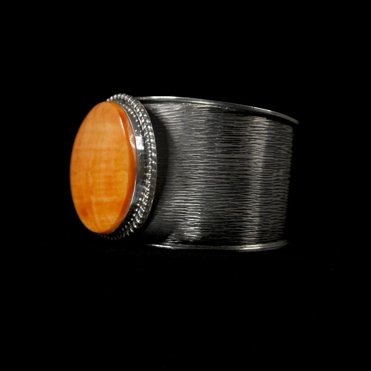 60-812 Juan Willie SS Spiny Shell Oyster Cuff $1550 side2.jpg