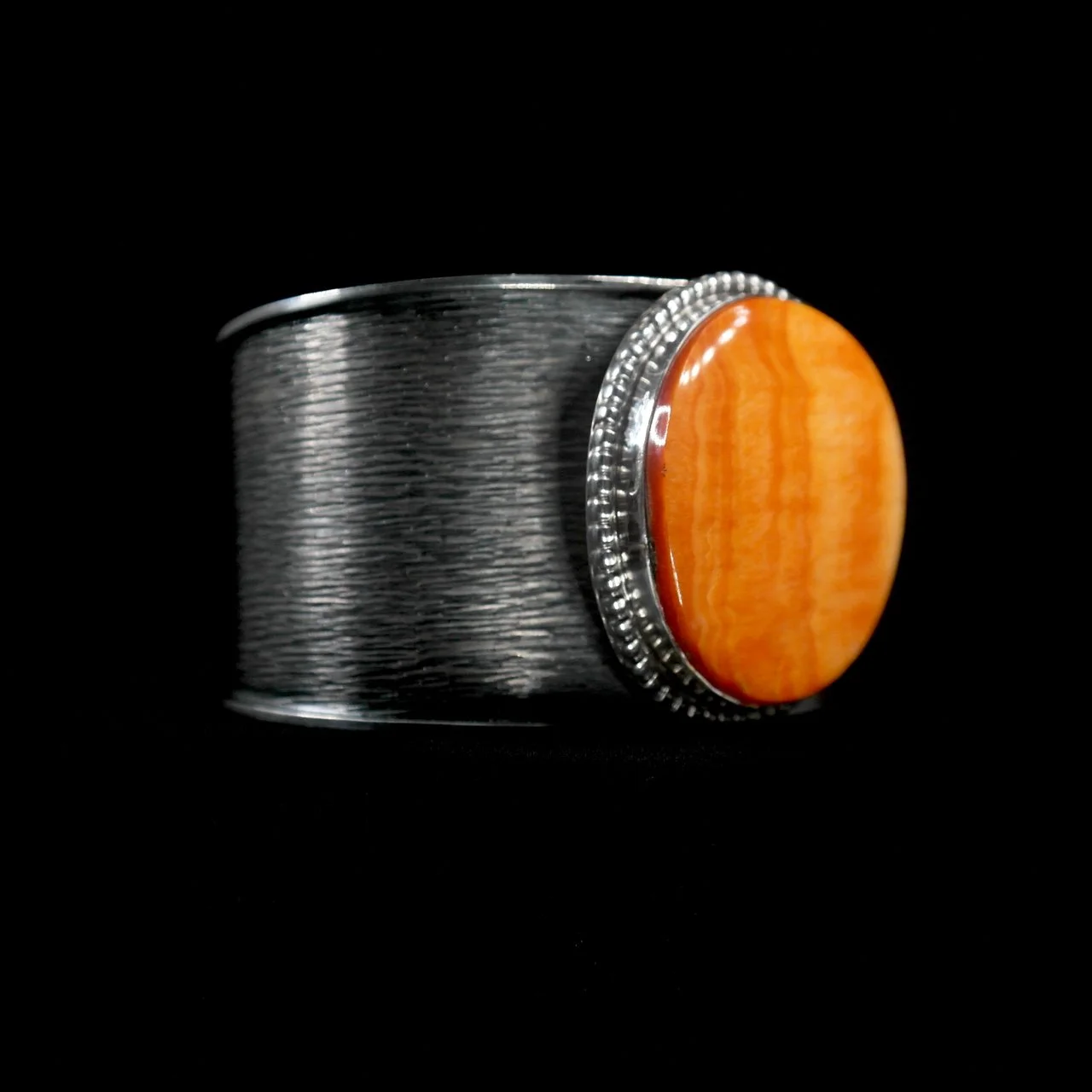 60-812 Juan Willie SS Spiny Shell Oyster Cuff $1550 side1.jpg