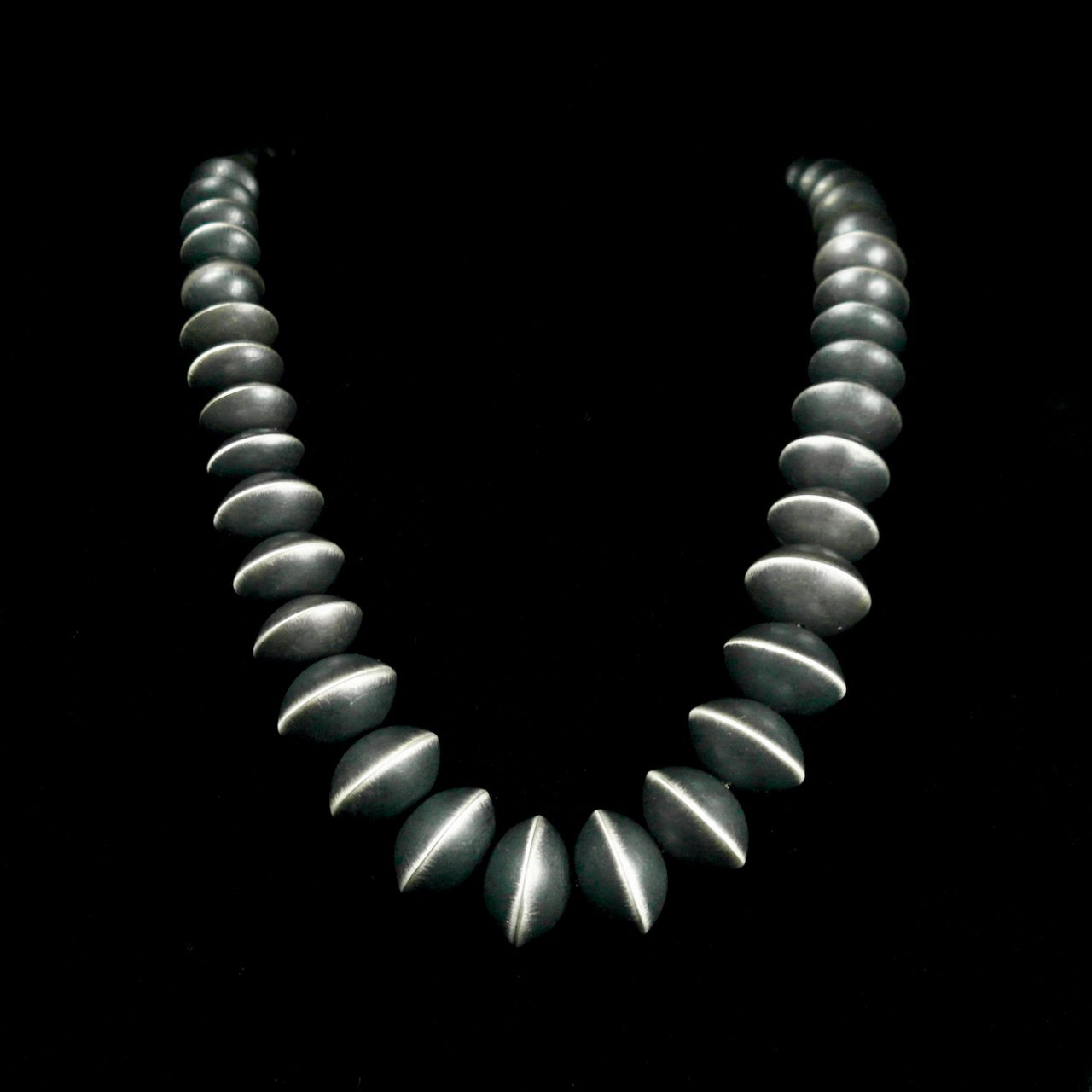 94-987 Rose Martin SS Graduated Navajo Pearl Necklace $1250.jpg