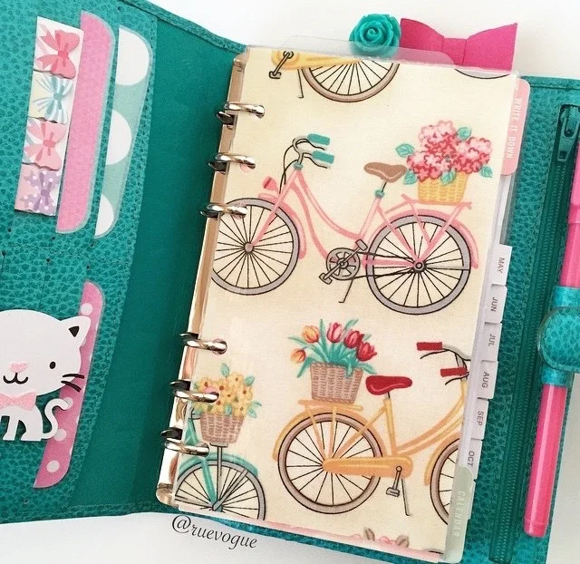 This Weeks Favorite Planner and Knitting Instagram Feeds