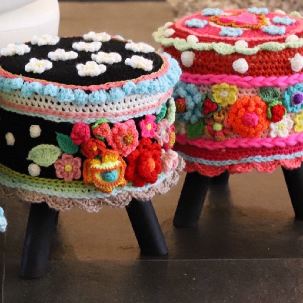 crochet-workshop-stool-pillow-by-pollevie-nr1.jpg