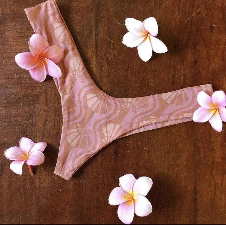 Foxy Bottoms in Venus