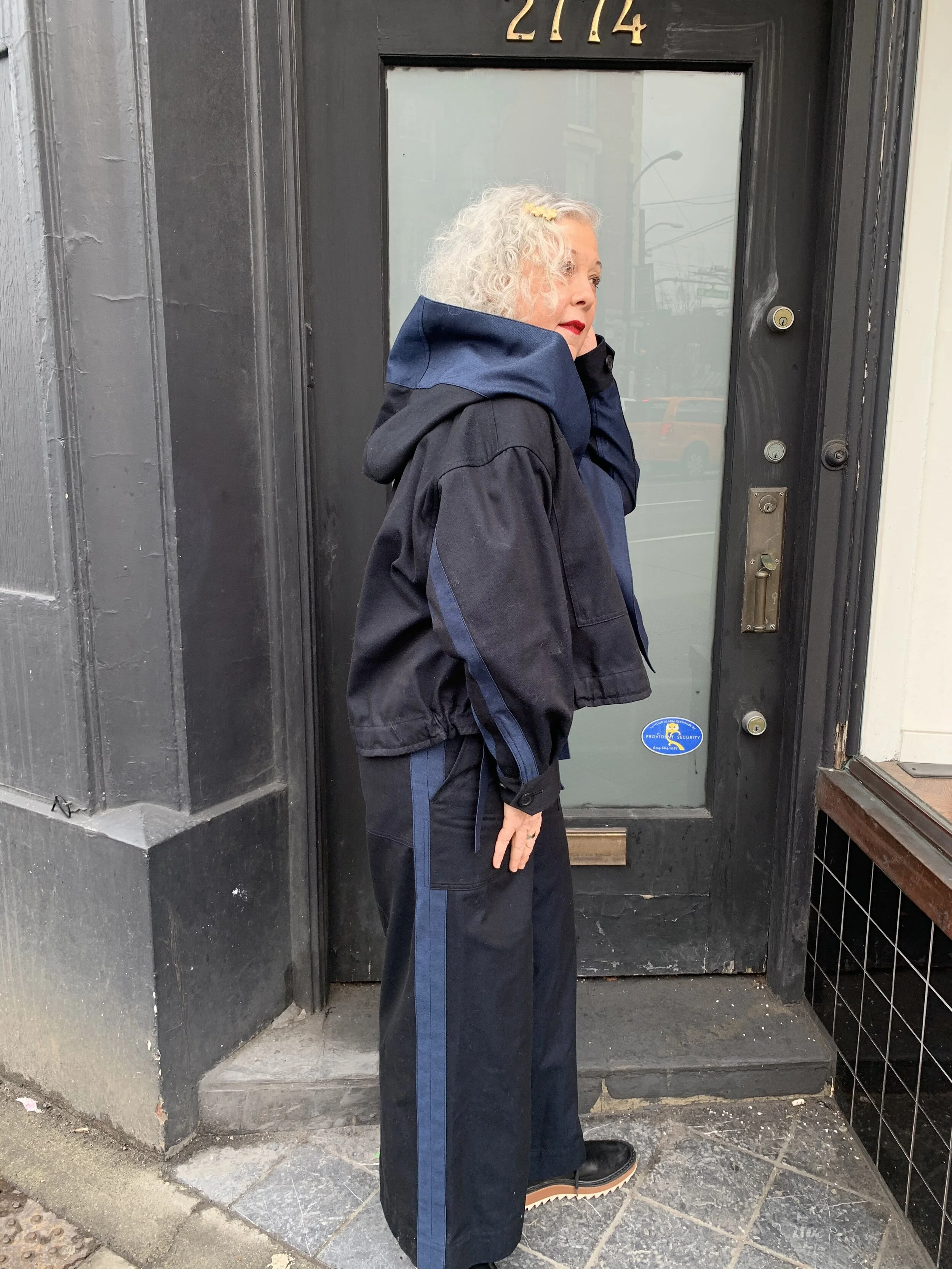  Matching jacket and trousers - who says you can’t wear navy and black together? 