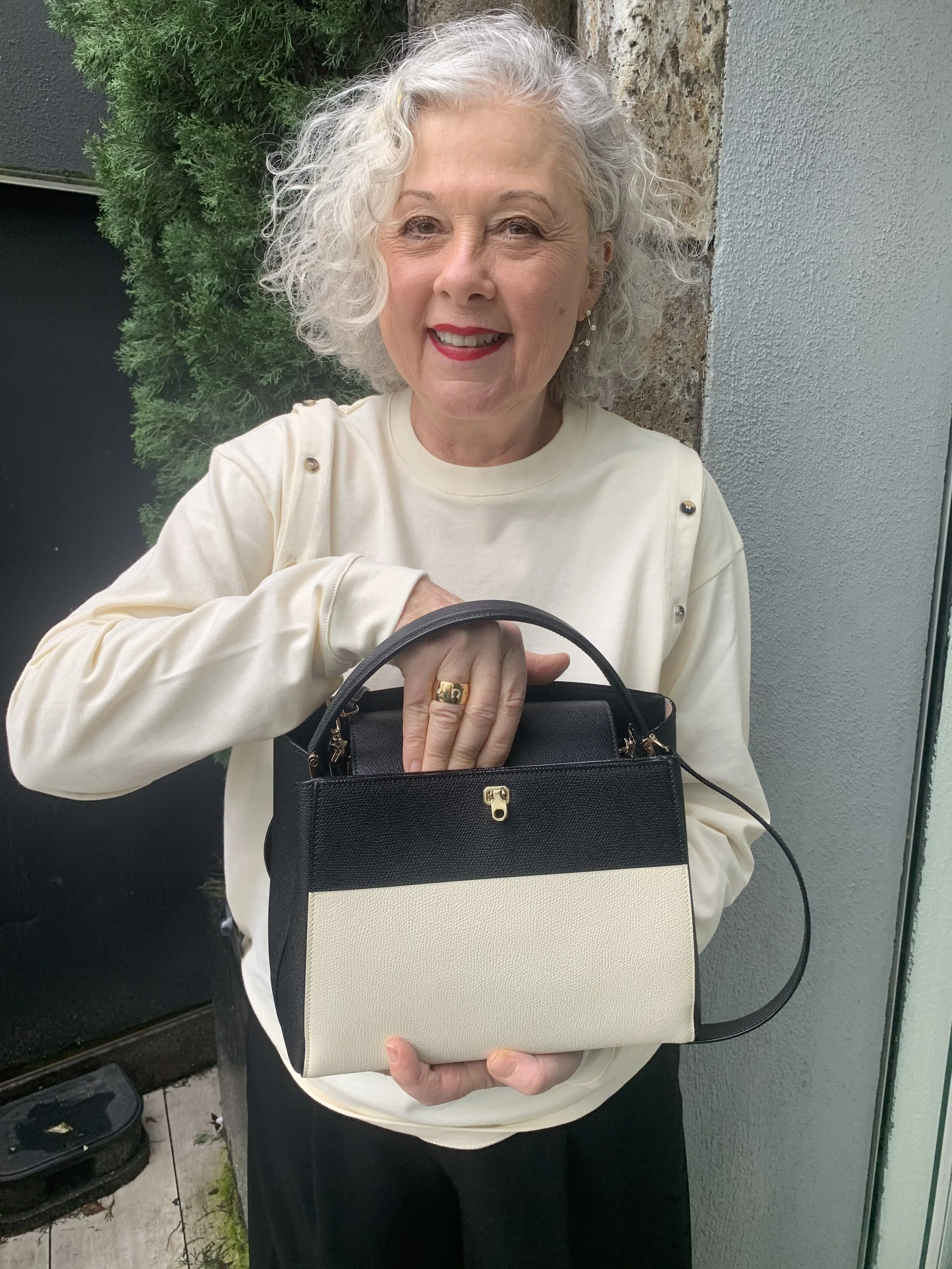  Zooming on the Foundrae band that Lee covets, plus a little more of Valextra.   Bonus “favorite item” by JW Anderson! Creamy  soft sweater with groovy button detailing. 