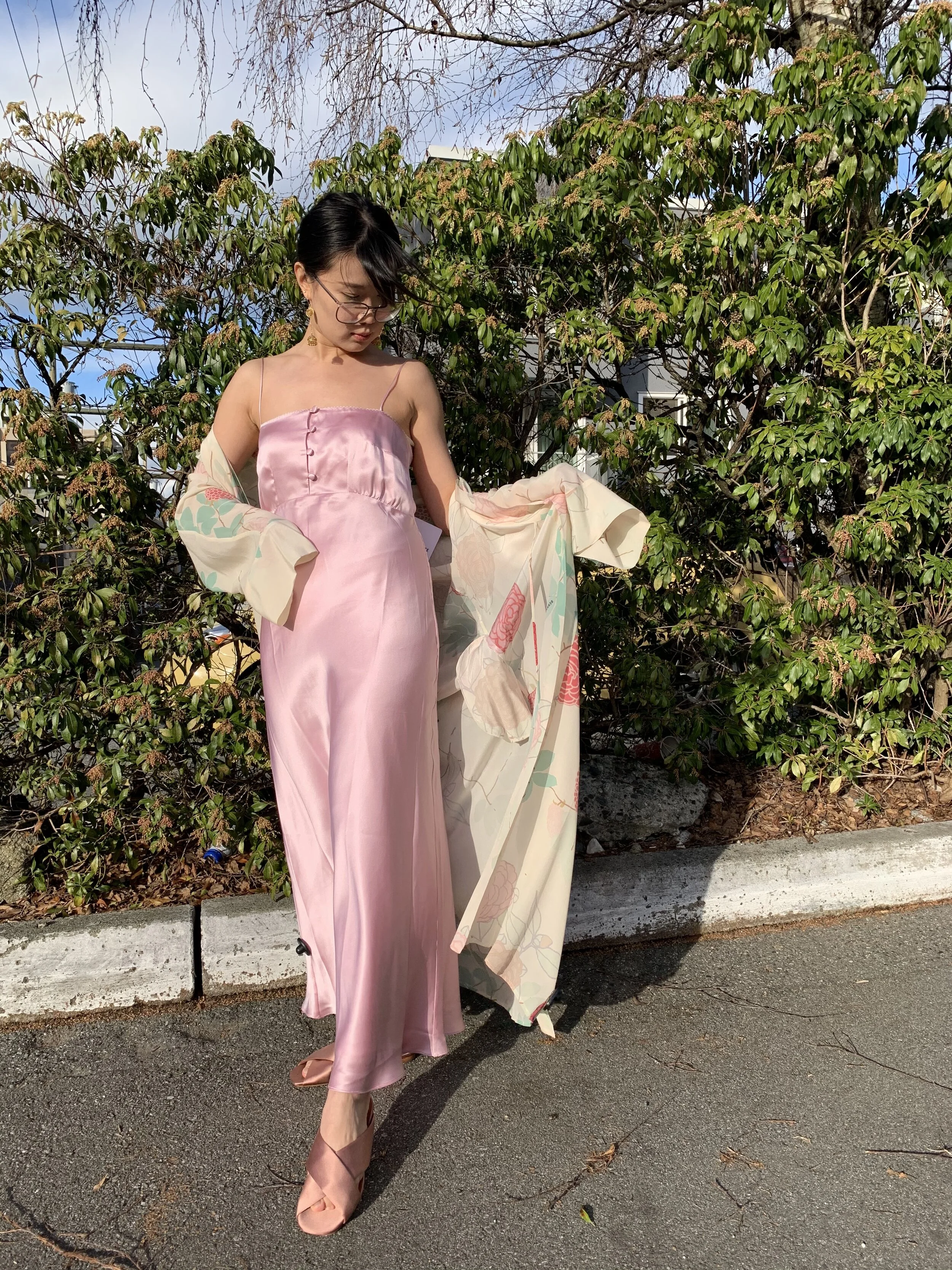  Rachel layered two dresses to achieve this luxurious lounging look. 