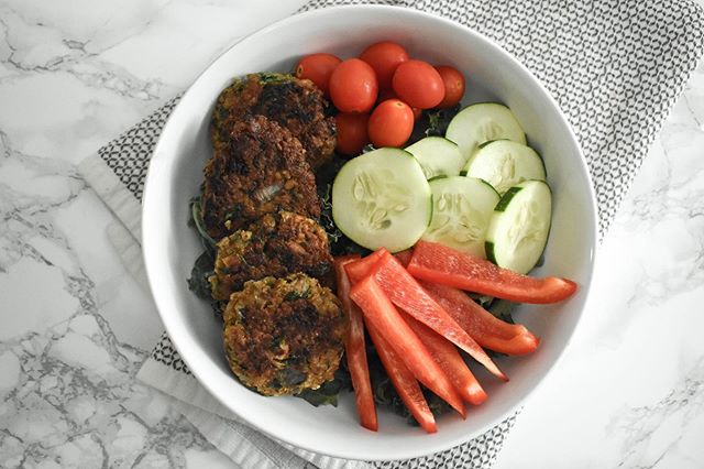 My blog these days really just serves as a way to save all of my favorite recipes for easy access. Grab the recipe for one of my favorite recipes ever, falafel, by tapping the link in my bio!