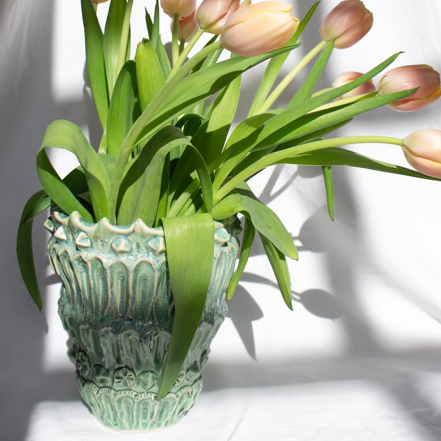 Ariel&rsquo;s underwater treasure cavern vibes for this vase! 
.
.
.
#vase #pottery #ceramics #handmade #porcelain #handmadepottery #modernceramics #handmadeceramics #yeg #yegmade #yegdesign #yegmaker #yegarts #visualvibes #madeincanada #madelocal #s