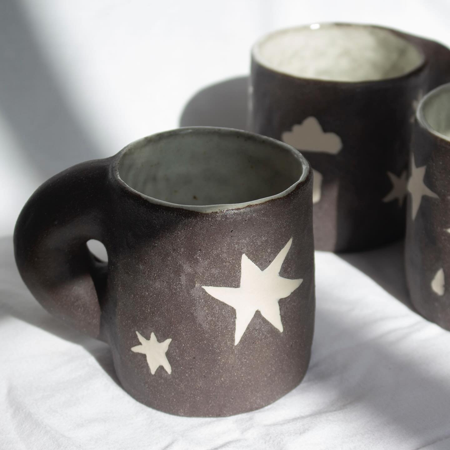 I only want chunky mugs right now. Porcelain shapes inlaid into coffee clay.
.
.
.
#mugs #chunkymugs #inlay #pottery #ceramics #handmade #porcelain #handmadepottery #modernceramics #handmadeceramics #yeg #yegmade #yegdesign #yegmaker #yegarts #visual