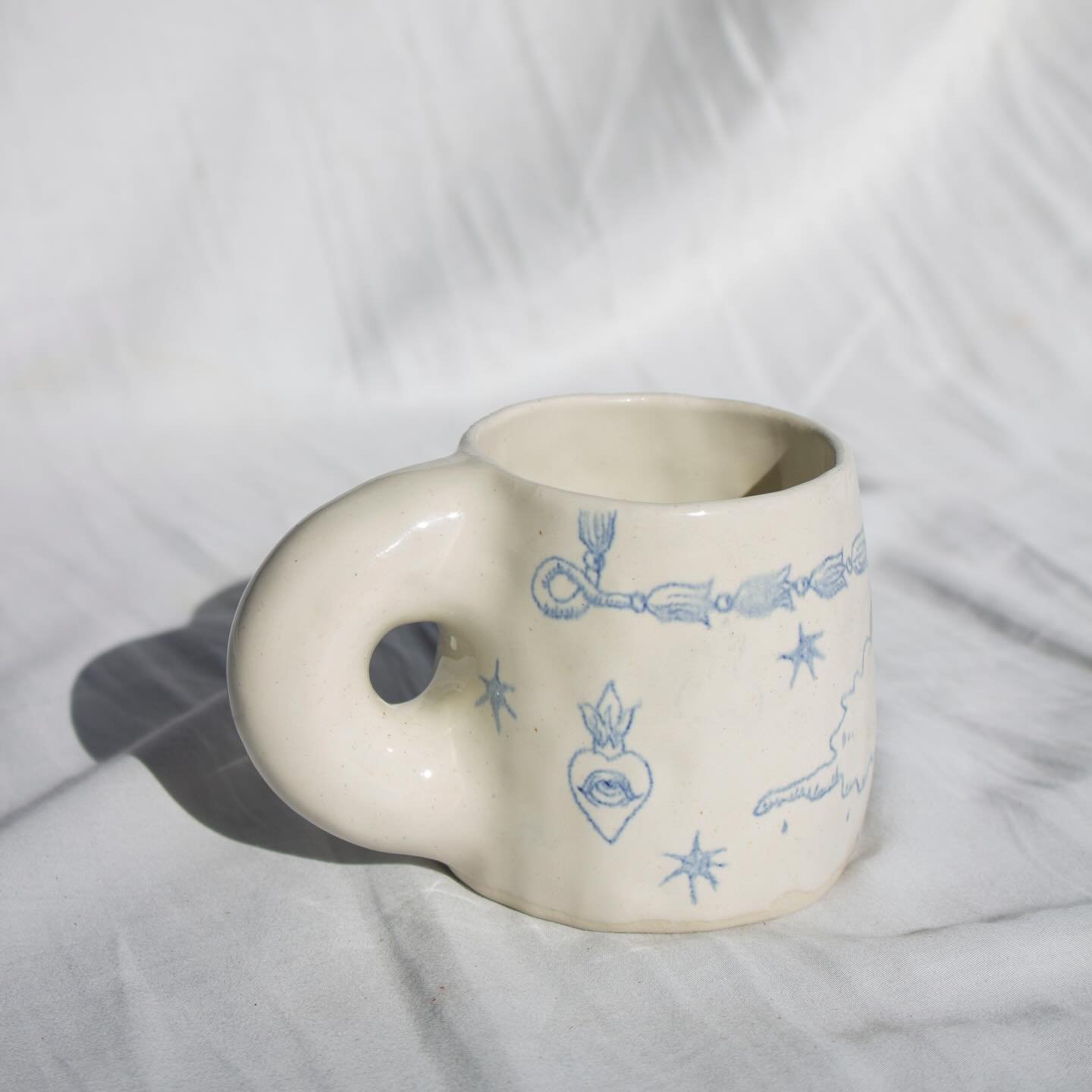 Chunky illustrated mug for @oddbirdfair 
.
.
.
#chunkymug #briscola #pottery #ceramics #handmade #porcelain #handmadepottery #modernceramics #handmadeceramics #yeg #yegmade #yegdesign #yegmaker #yegarts #visualvibes #madeincanada #madelocal #shoploca
